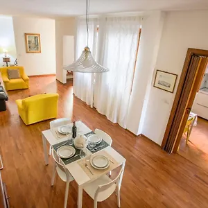 In Great Location Apartment