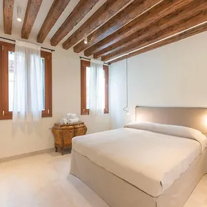 https://corte-falcona.hotelinveneto.com