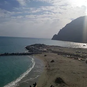 https://olivias-beautiful-apartment-with-a-c-near-the-sea.hotelitalianriviera.com